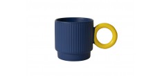 Luka Mug Bleu Foncé Anse Jaune en Céramique 29 cl